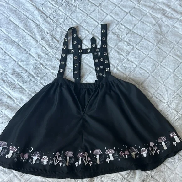 Black mushroom suspender skirt - Picture 2 of 4